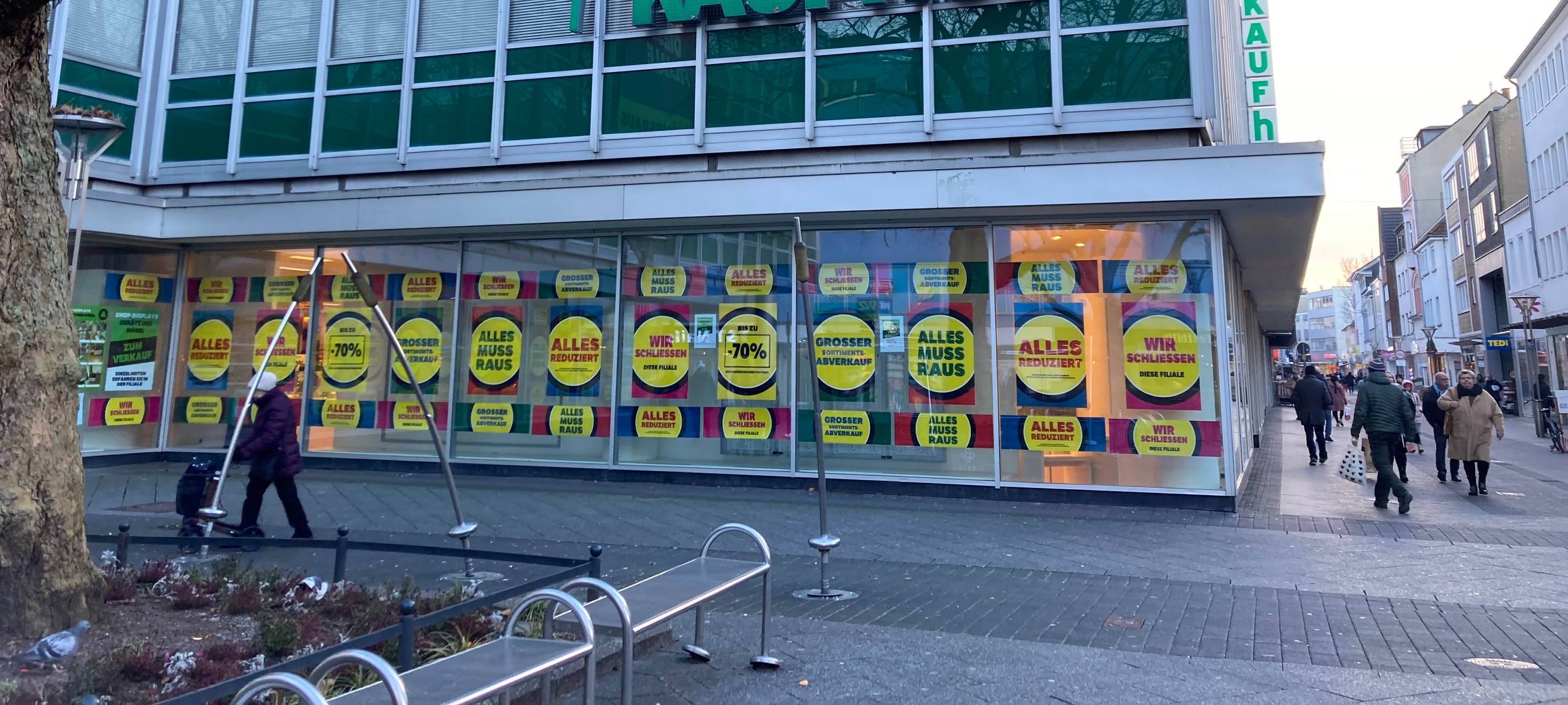Krefeld: Zieht VHS ins alte Kaufhof- oder Primarkgebäude?