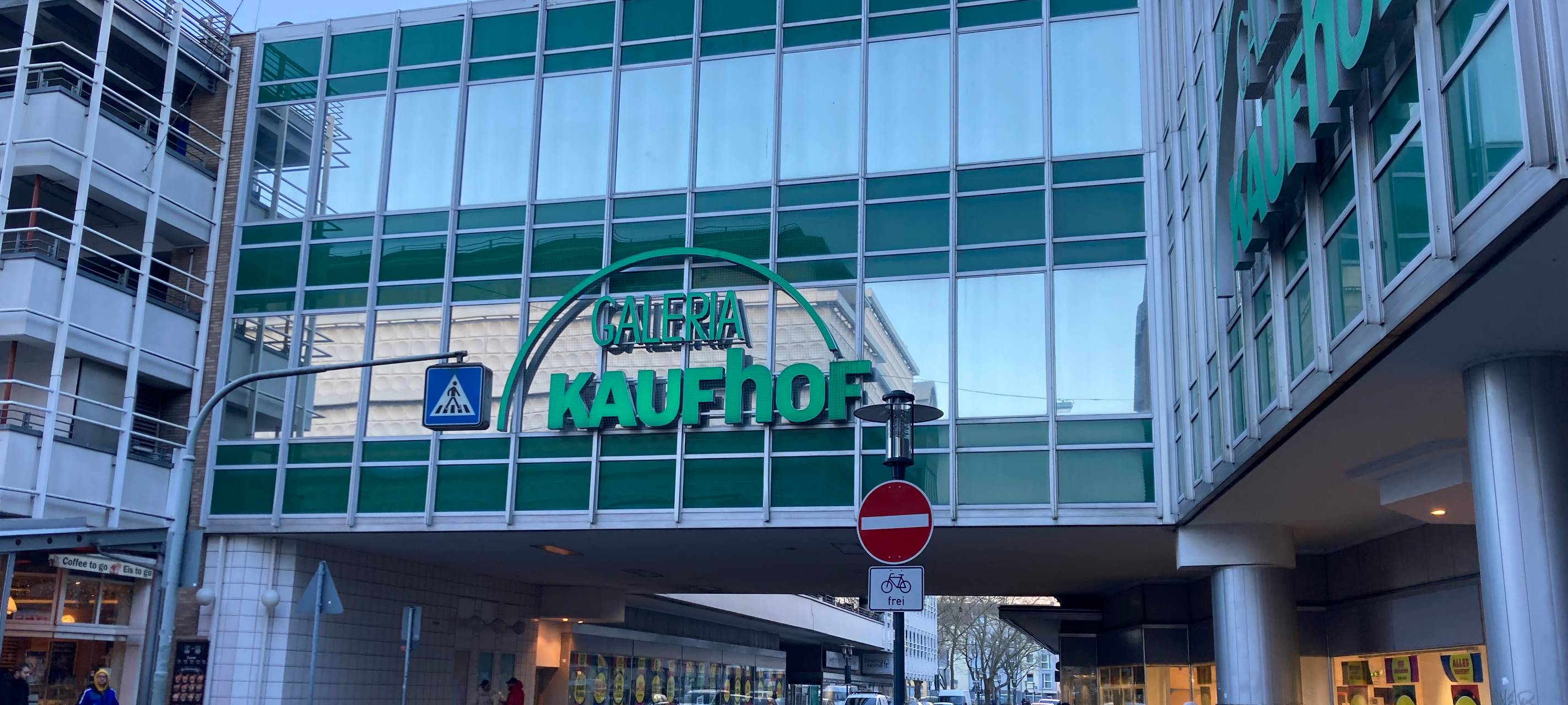 Kaufhof heißt jetzt Galeria - kein Insolvenzverfahren mehr