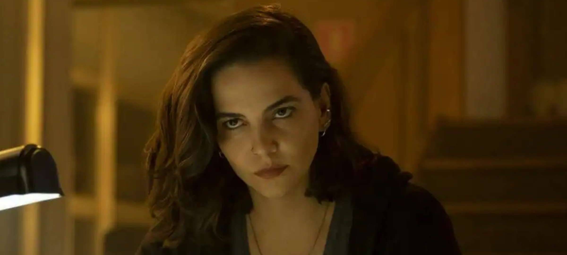 Verônica recherchiert.