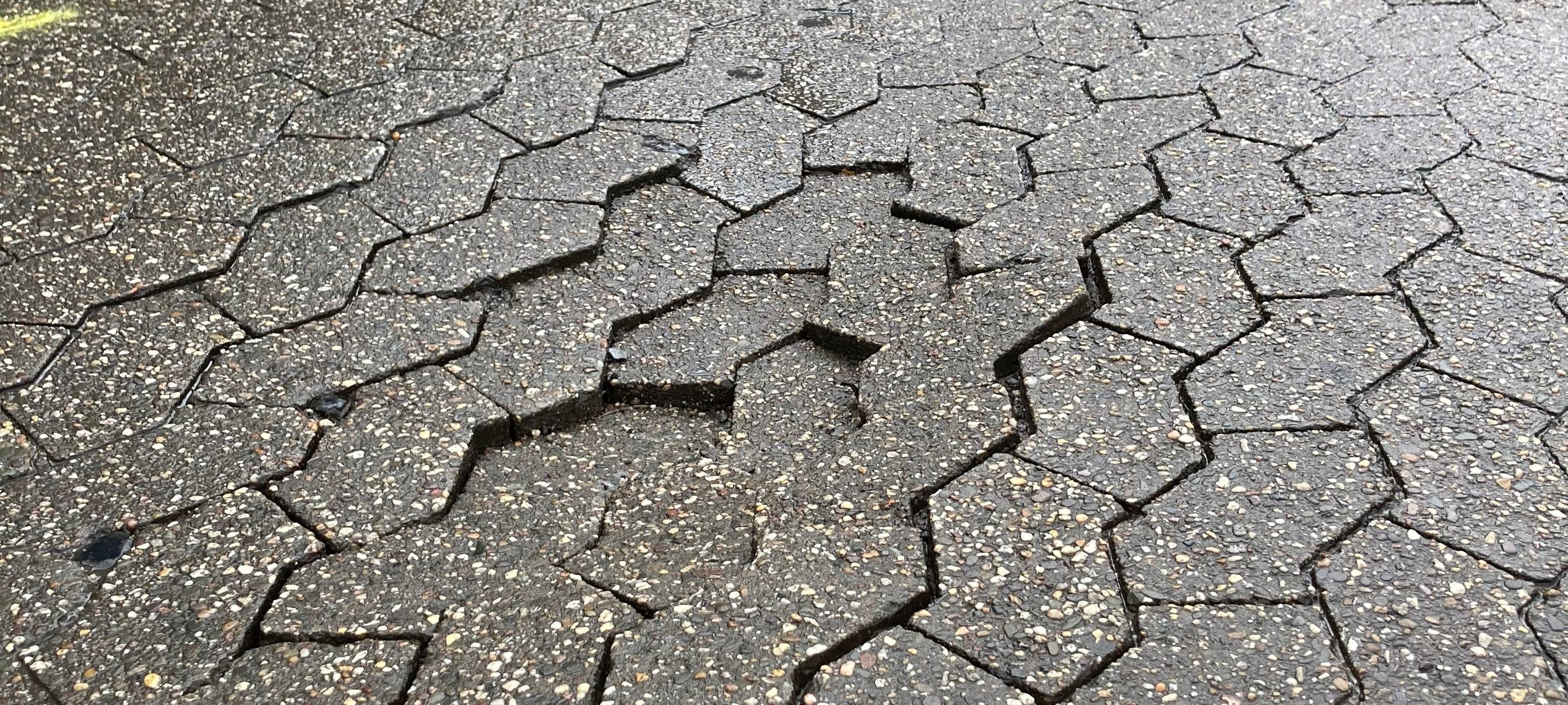 Abgesackter Boden: Kölner Straße in Krefeld wird repariert