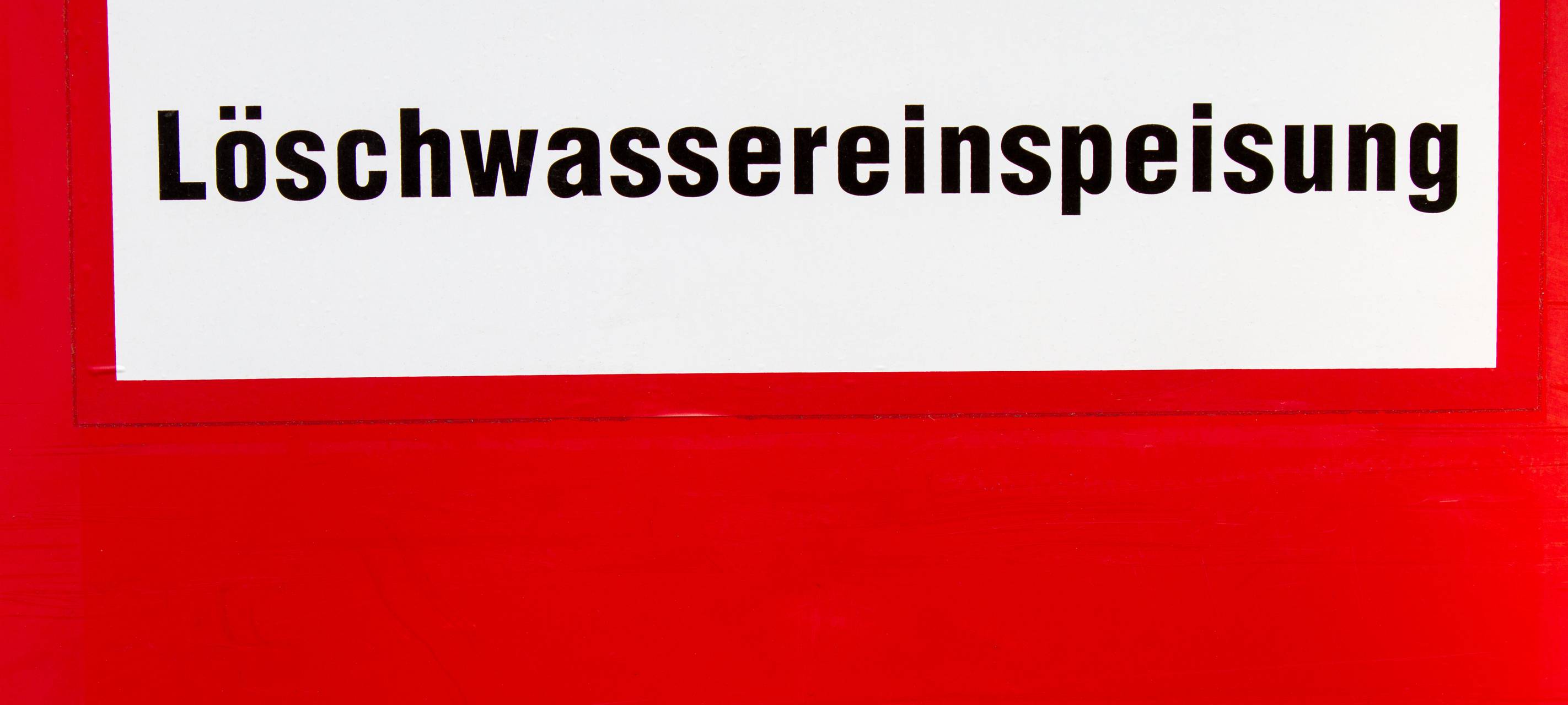 Großbrand weiterhin nicht gelöscht