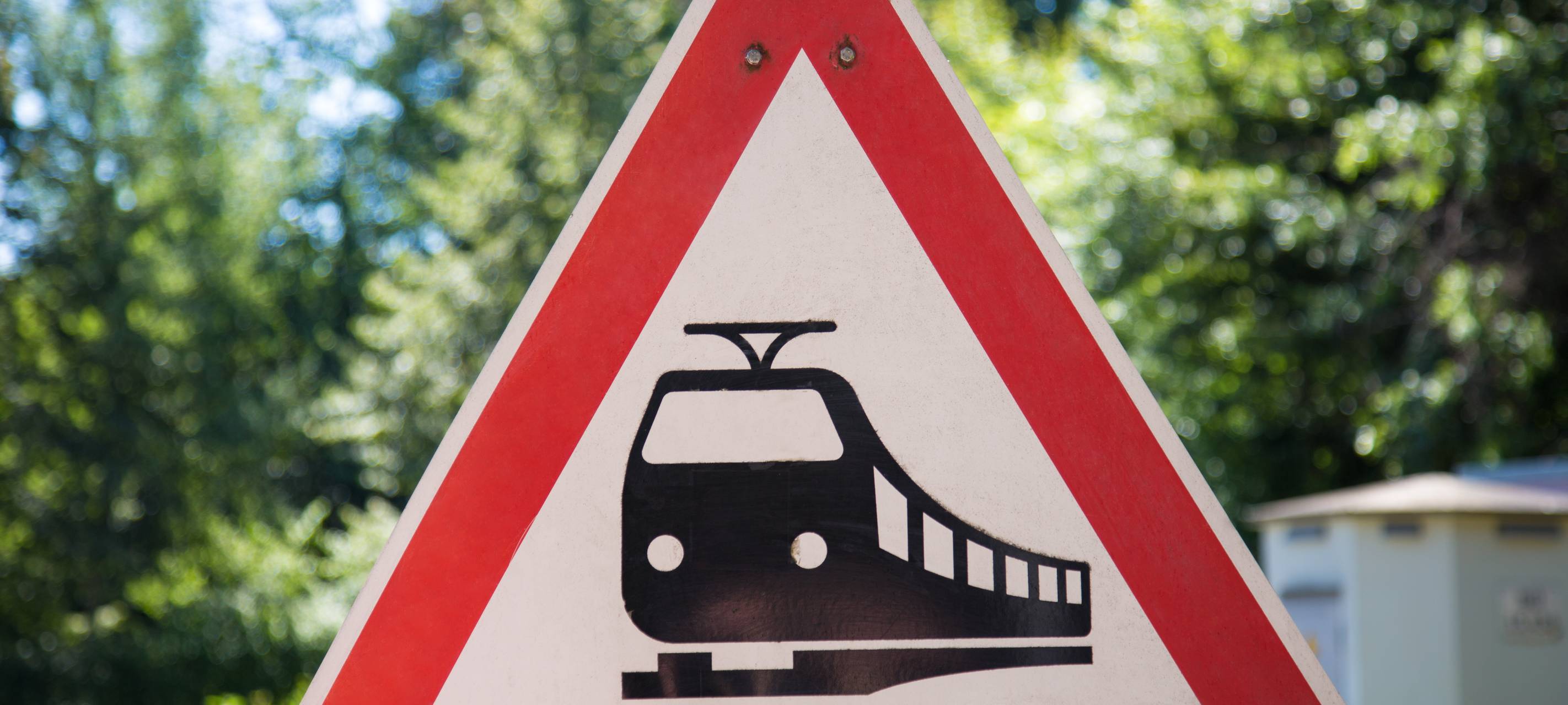 Weiter lange Wartezeiten am Bahnübergang