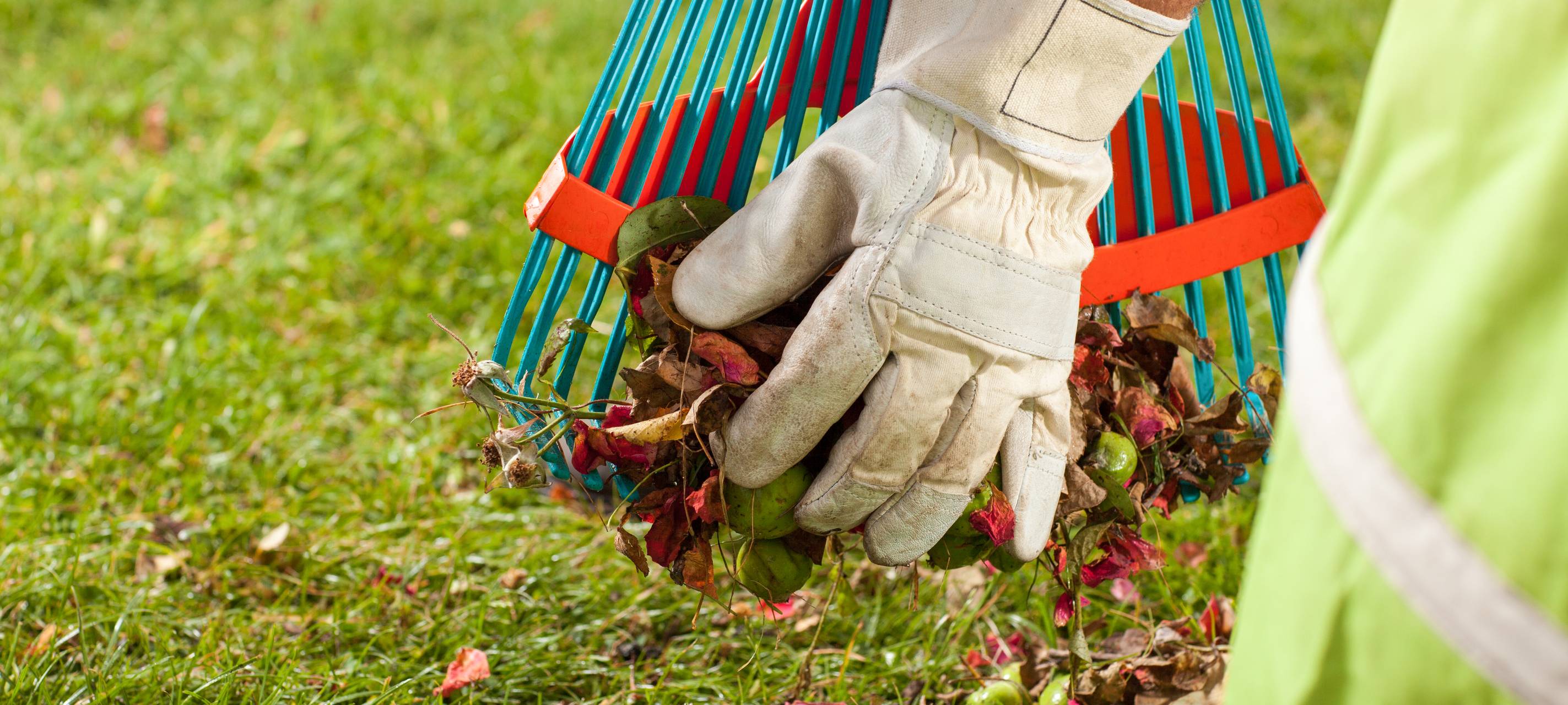 Brüggen stellt Laubbehälter auf