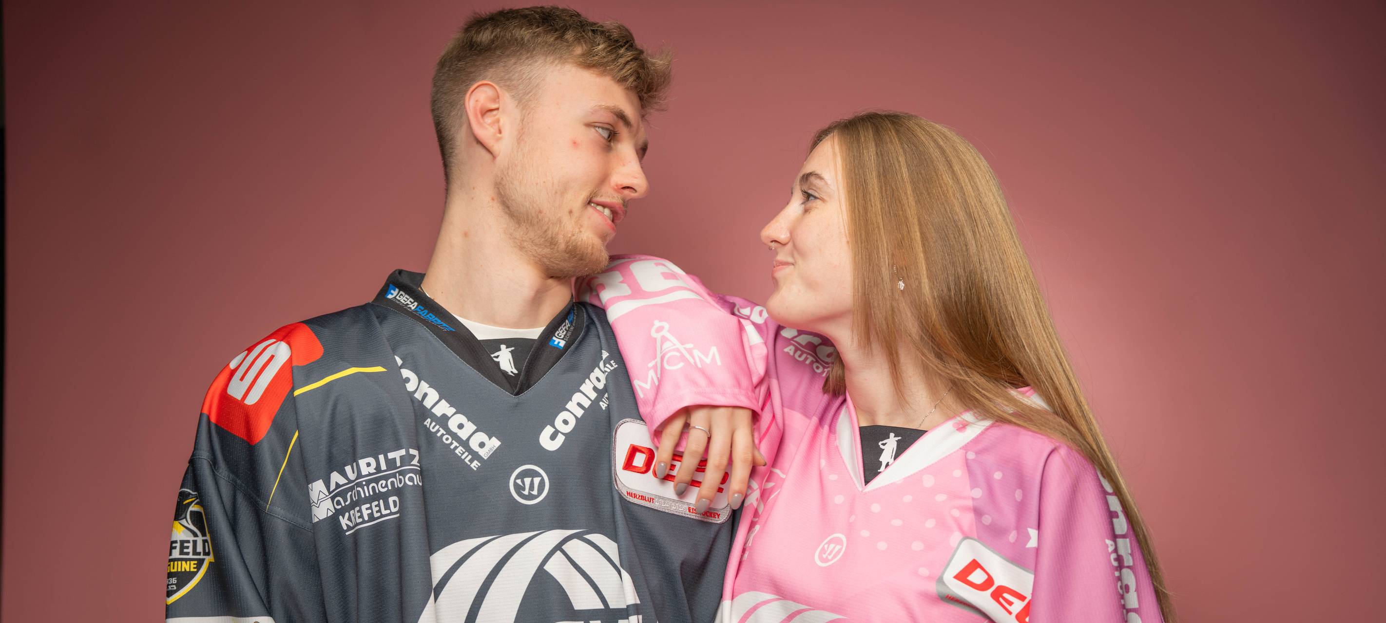 Krefeld Pinguine machen auf Brustkrebs aufmerksam