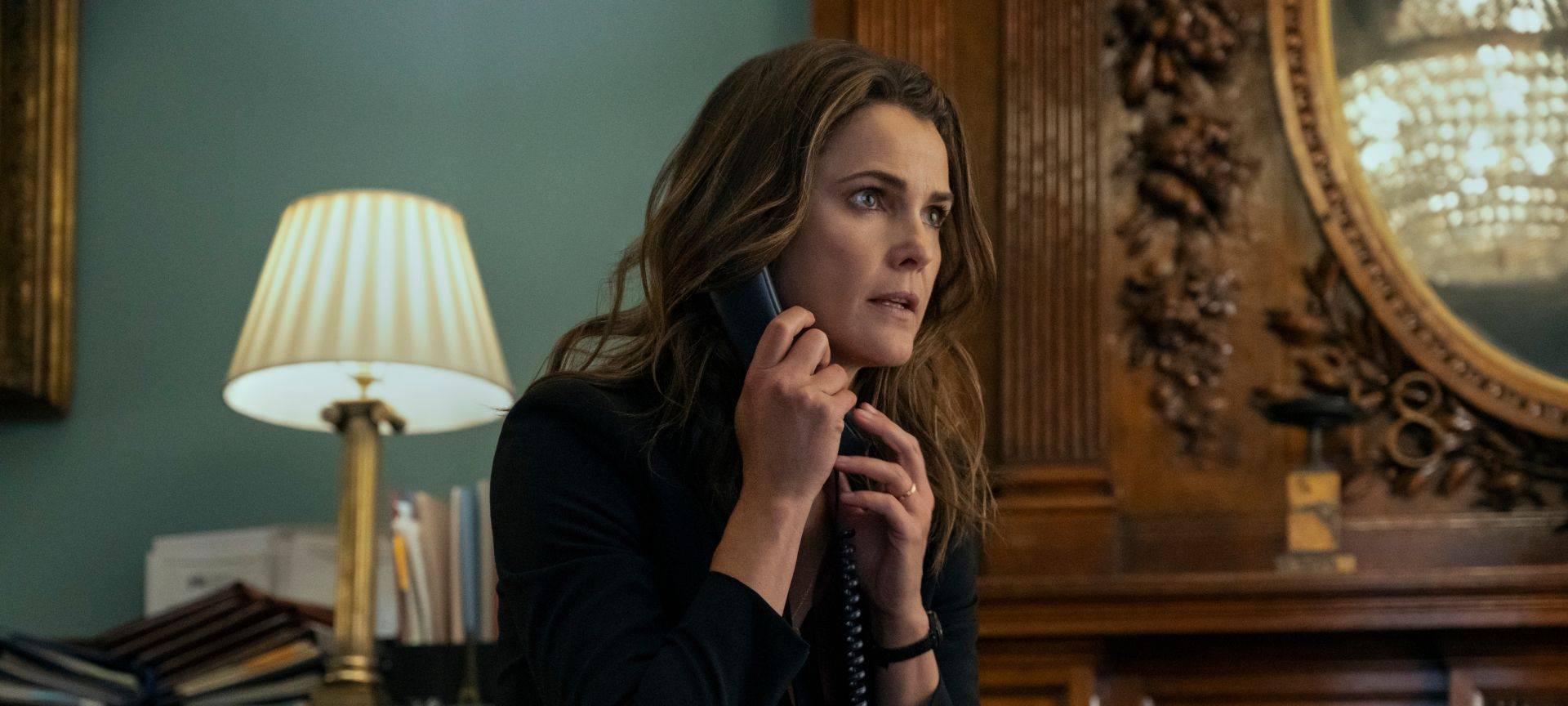 Kate am Telefon.
