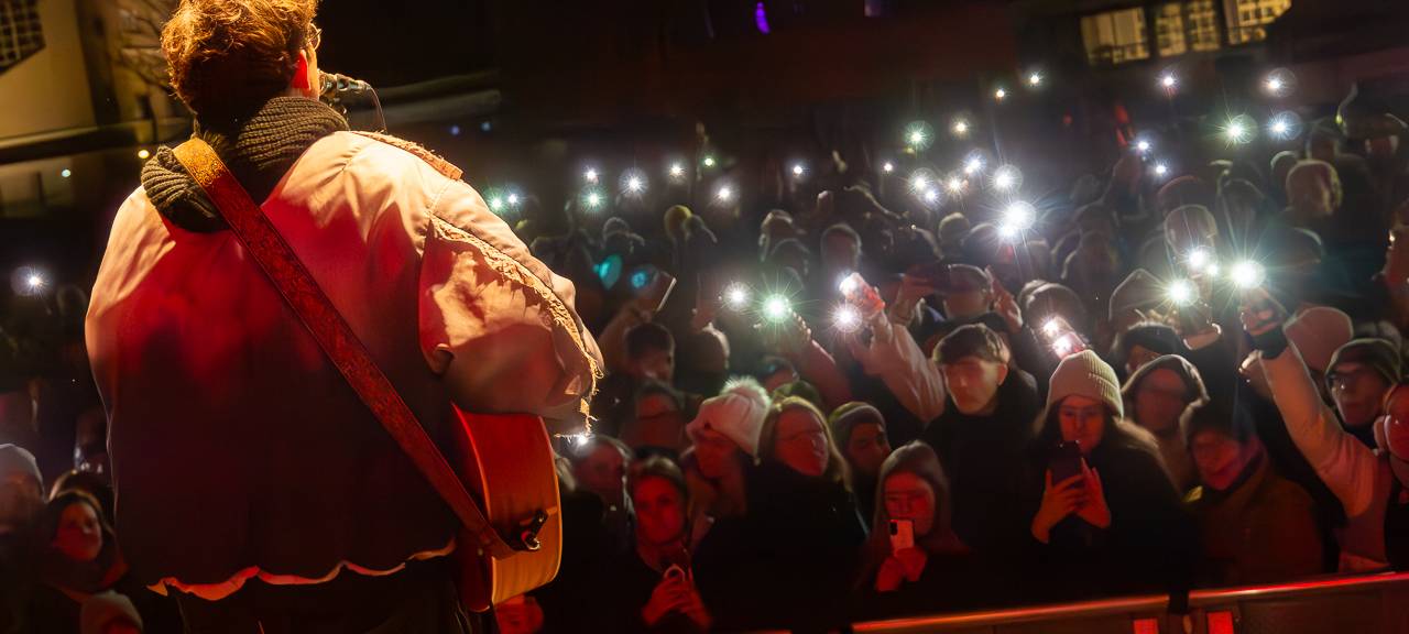 Lichtblicke on Tour 11.12.24 Krefeld mit KAMRAD (KAMRAD auf der Bühne)