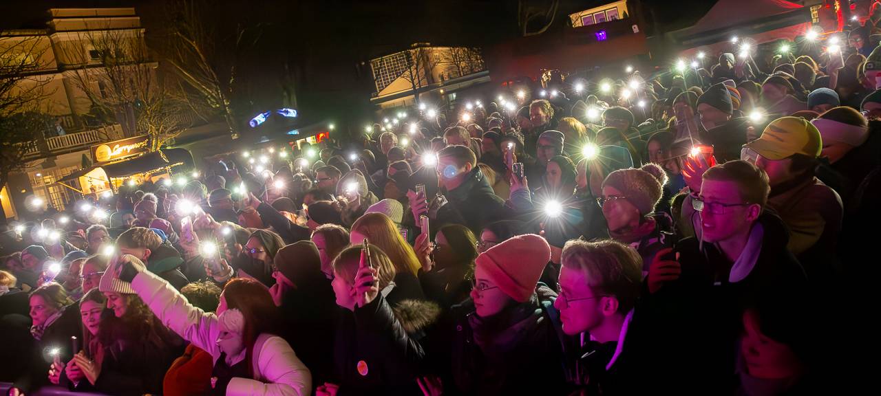 Lichtblicke on Tour 11.12.24 Krefeld mit KAMRAD (Publikum vor der Bühne)