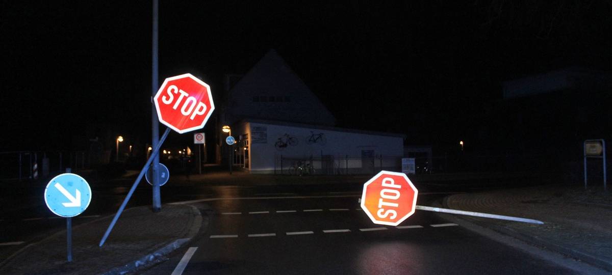 Vandalismus: Verkehrsschilder und Wegweiser betroffen