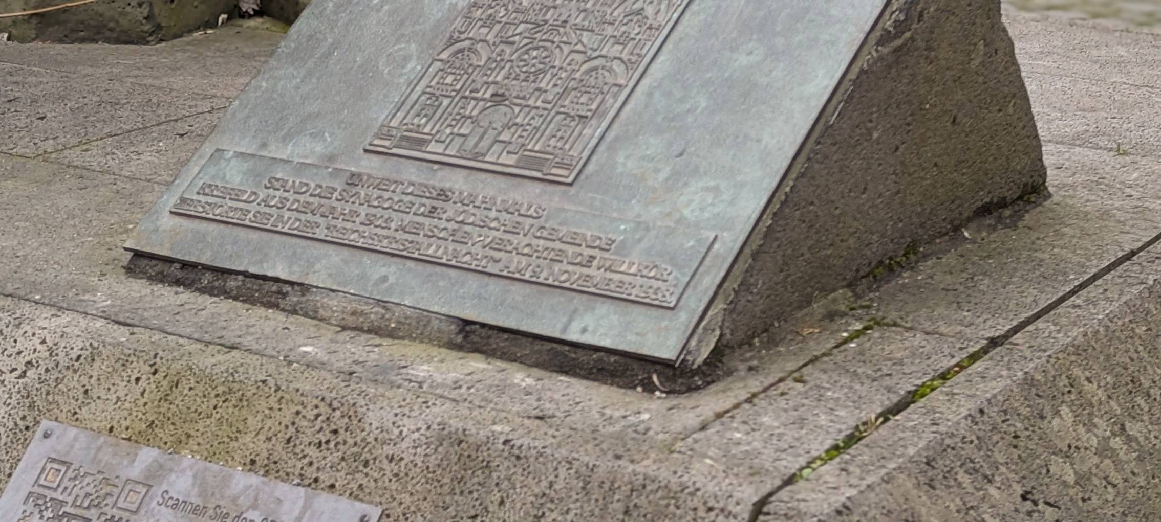 Mahnmal an alter Synagoge in Krefeld repariert