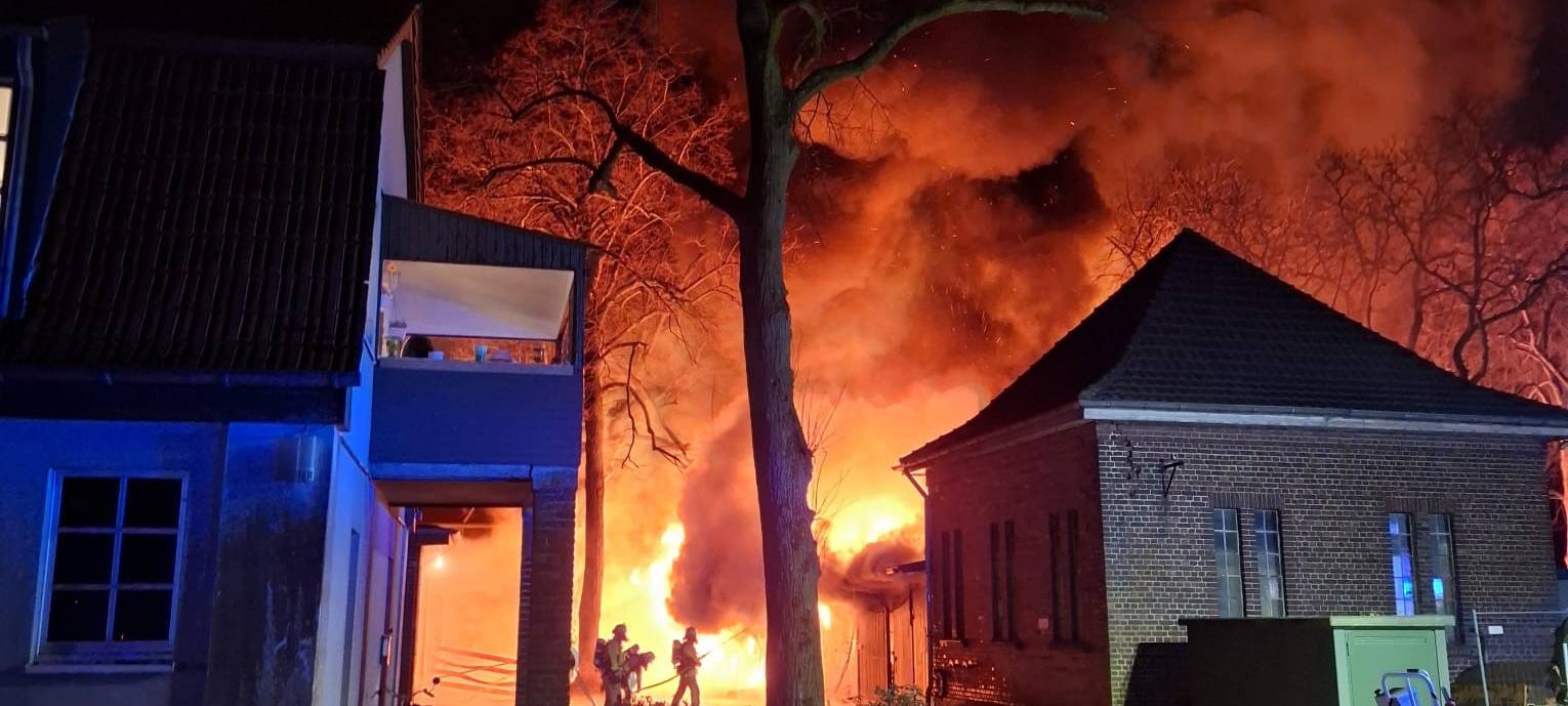Krefeld: Brand im Reitstall an der Rennbahn