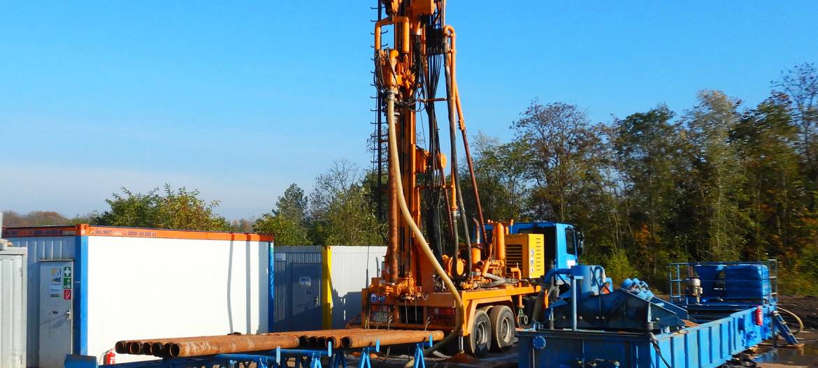 Mona Neubaur besucht Forschungsbohrungen in Krefeld