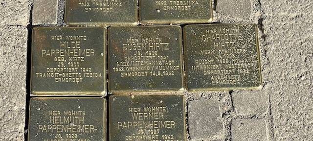Krefeld: Stolpersteine zurück an Villa Merländer