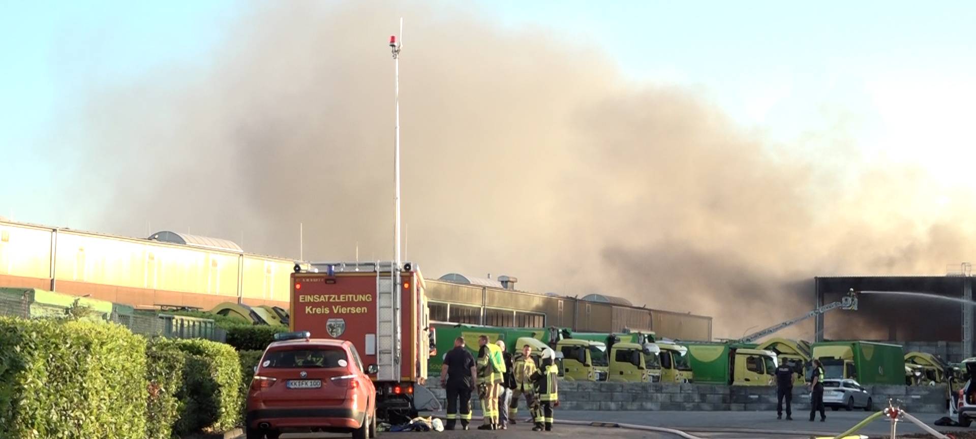 News Ticker: Brand am Wertstoffhof in Kempen