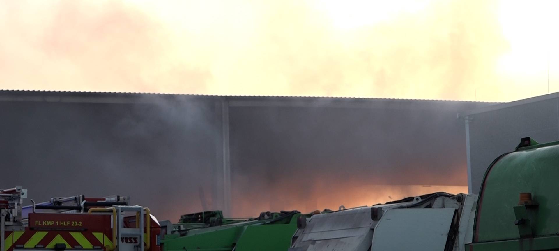 News Ticker: Brand am Wertstoffhof in Kempen