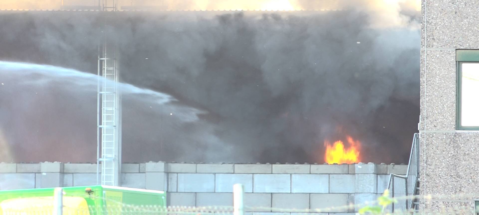 News Ticker: Brand am Wertstoffhof in Kempen