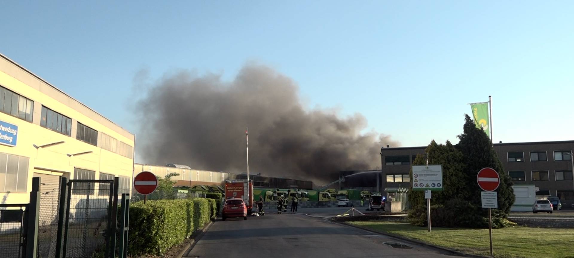 News Ticker: Brand am Wertstoffhof in Kempen