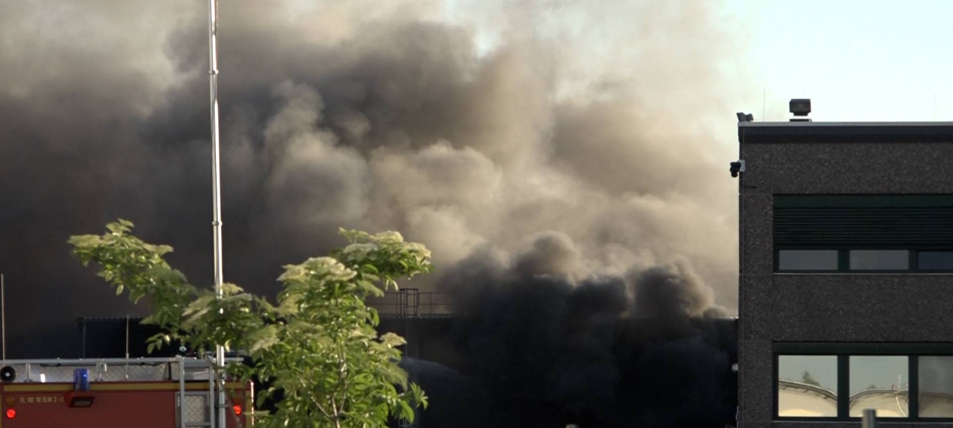 News Ticker: Brand am Wertstoffhof in Kempen