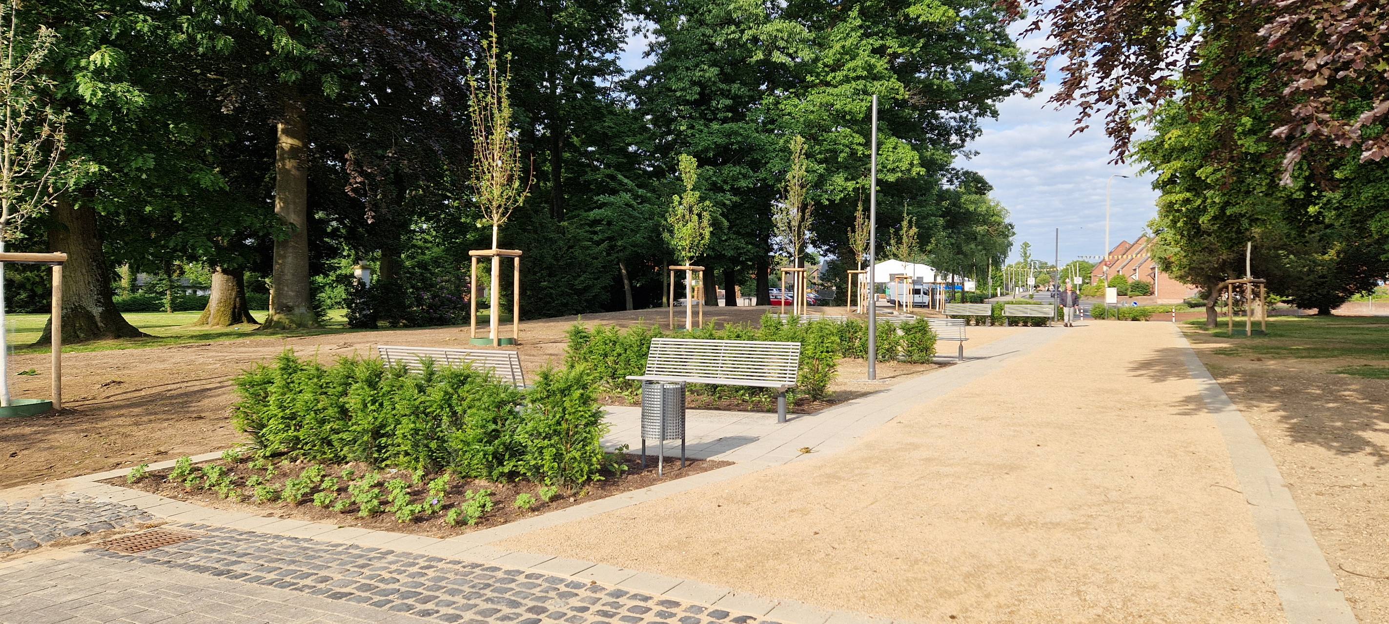Niederkrüchten: Rathaus hat frisch sanierten Vorplatz
