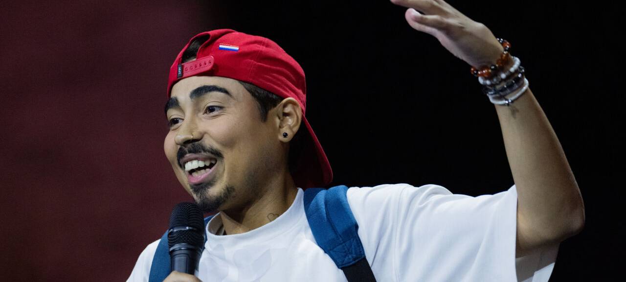 Comedian Tony Bauer steht bei der Sonderausgabe der Prosieben Fernsehsendung "TV Total XXL" in der Lanxess Arena. Die Folge wurde am 31.08.2024 ausgestrahlt.