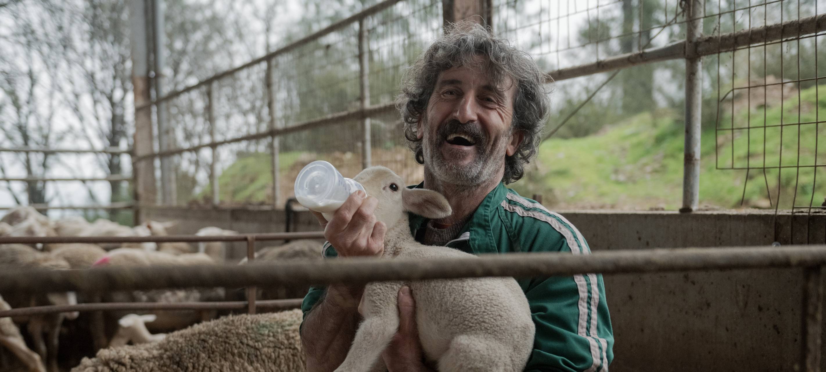 Antón liebt die Arbeit auf dem Land.