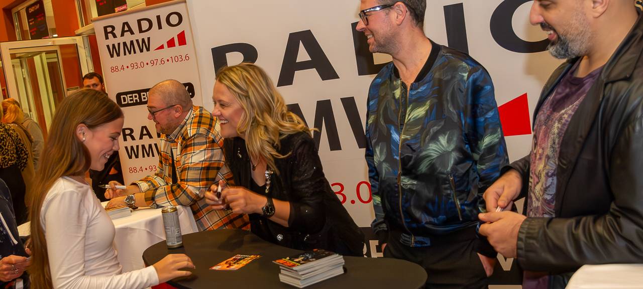 Das Comedy Camp 2025 war in Legden im Dorf Münsterland. Zu sehen ist das Meet & Greet mit den Fans im Anschluss