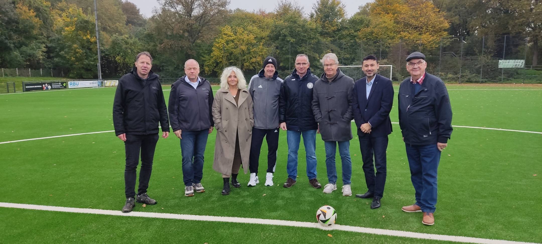 Neuer Kunstrasenplatz in Viersen eröffnet