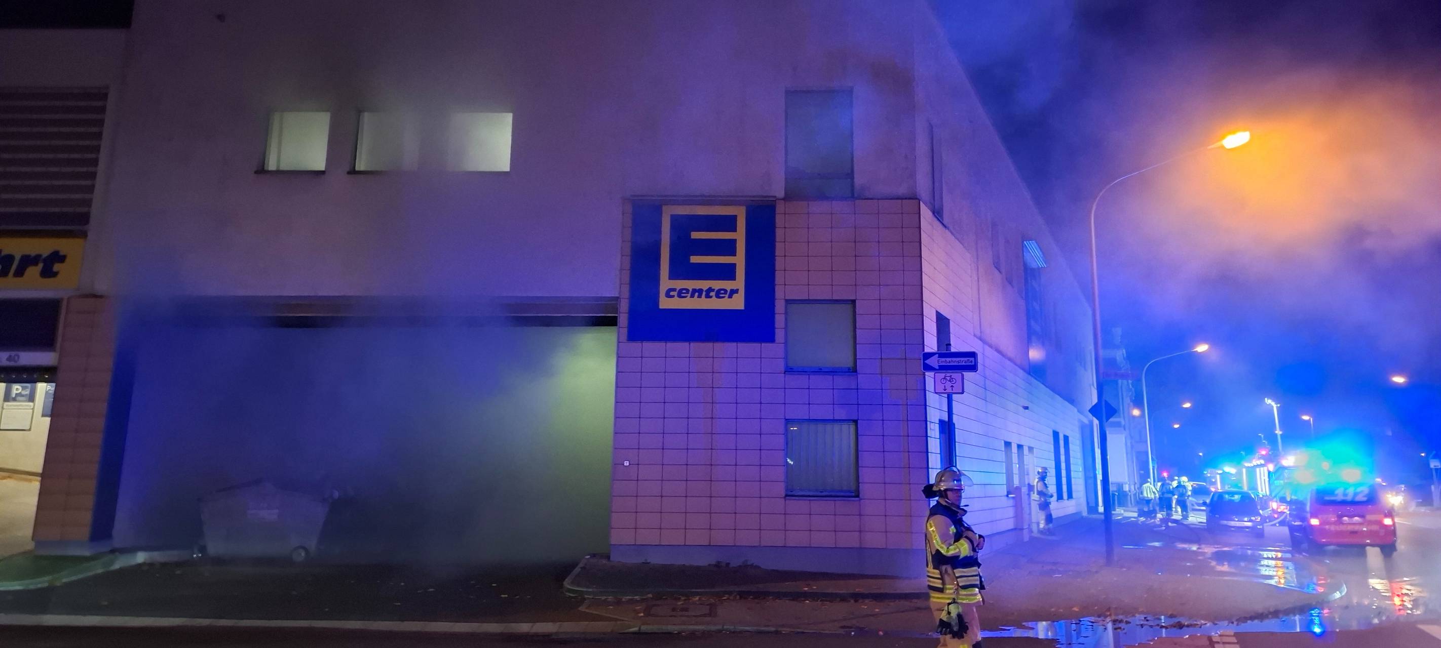 Feuerwehreinsatz am Edeka in Krefeld-Uerdingen