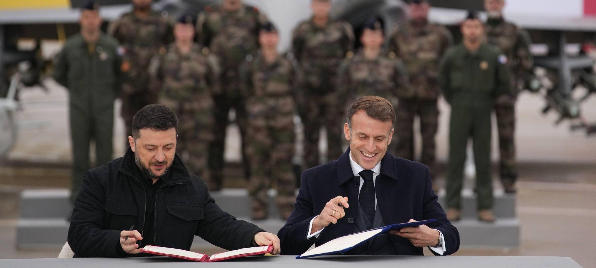 Ukraine-Krieg - Selenskyj in Paris