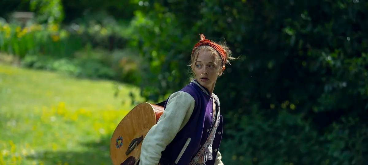 Paige wird im Park gefunden.