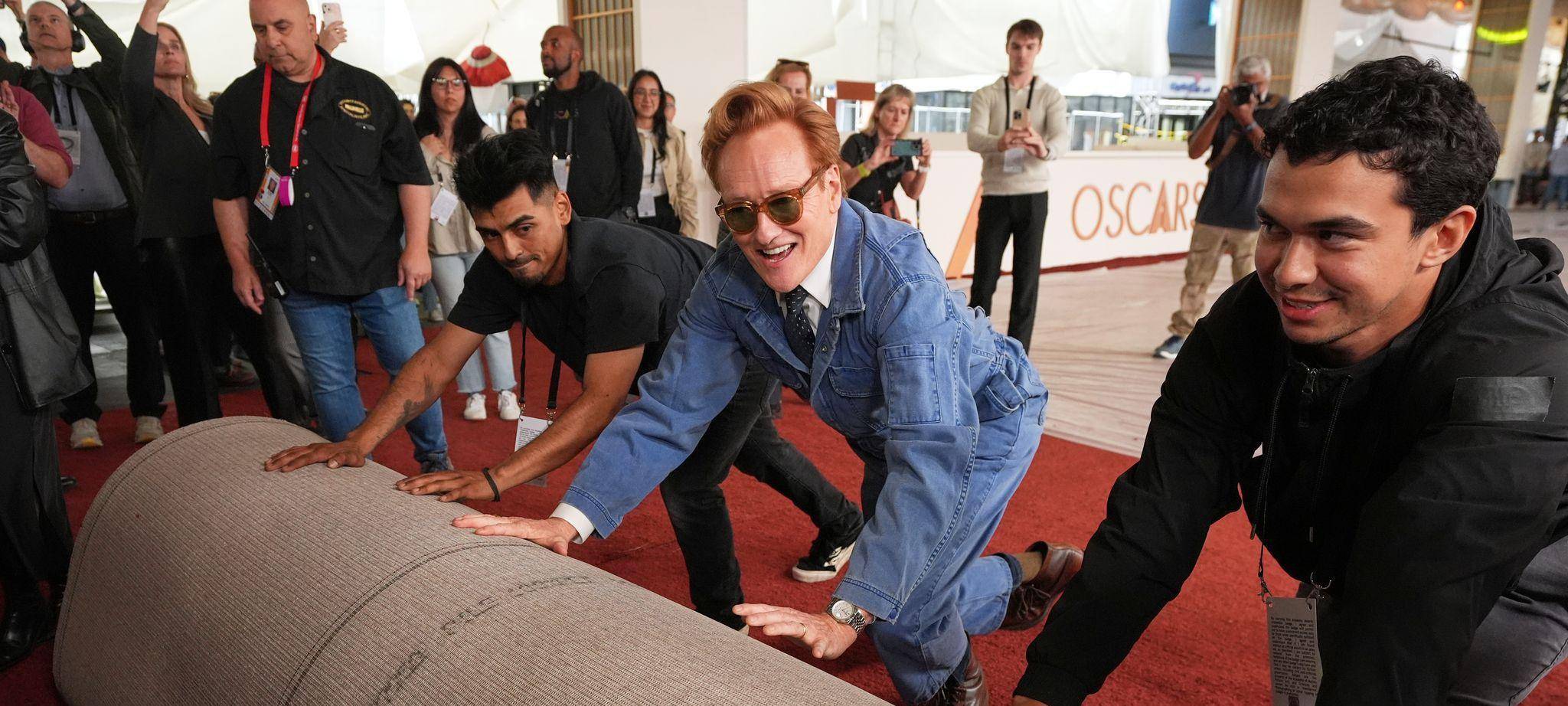 Vor der 98. Oscar-Verleihung - Ausrollen des roten Teppichs