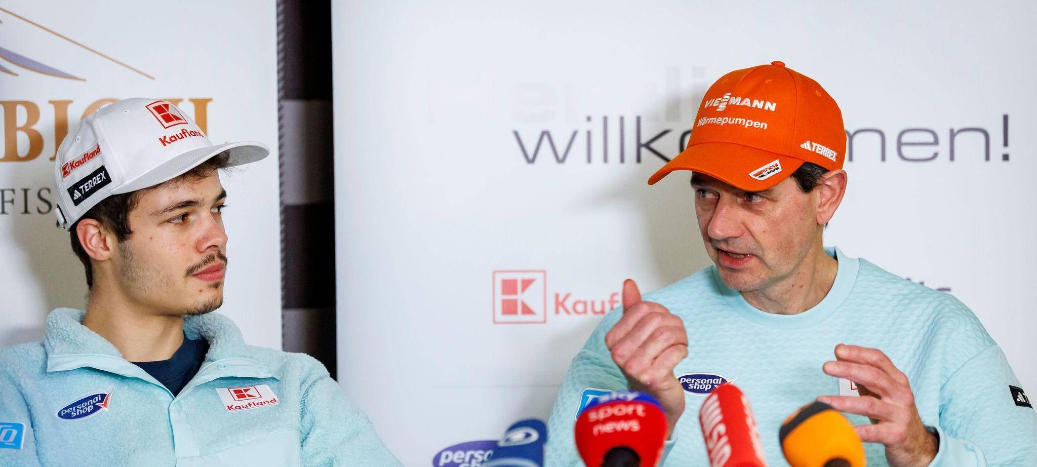 Philipp Raimund (l) und Stefan Horngacher