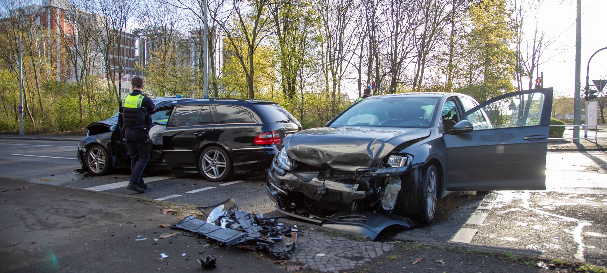 Kreuzungsunfall in Uerdingen: Zwei Verletzte