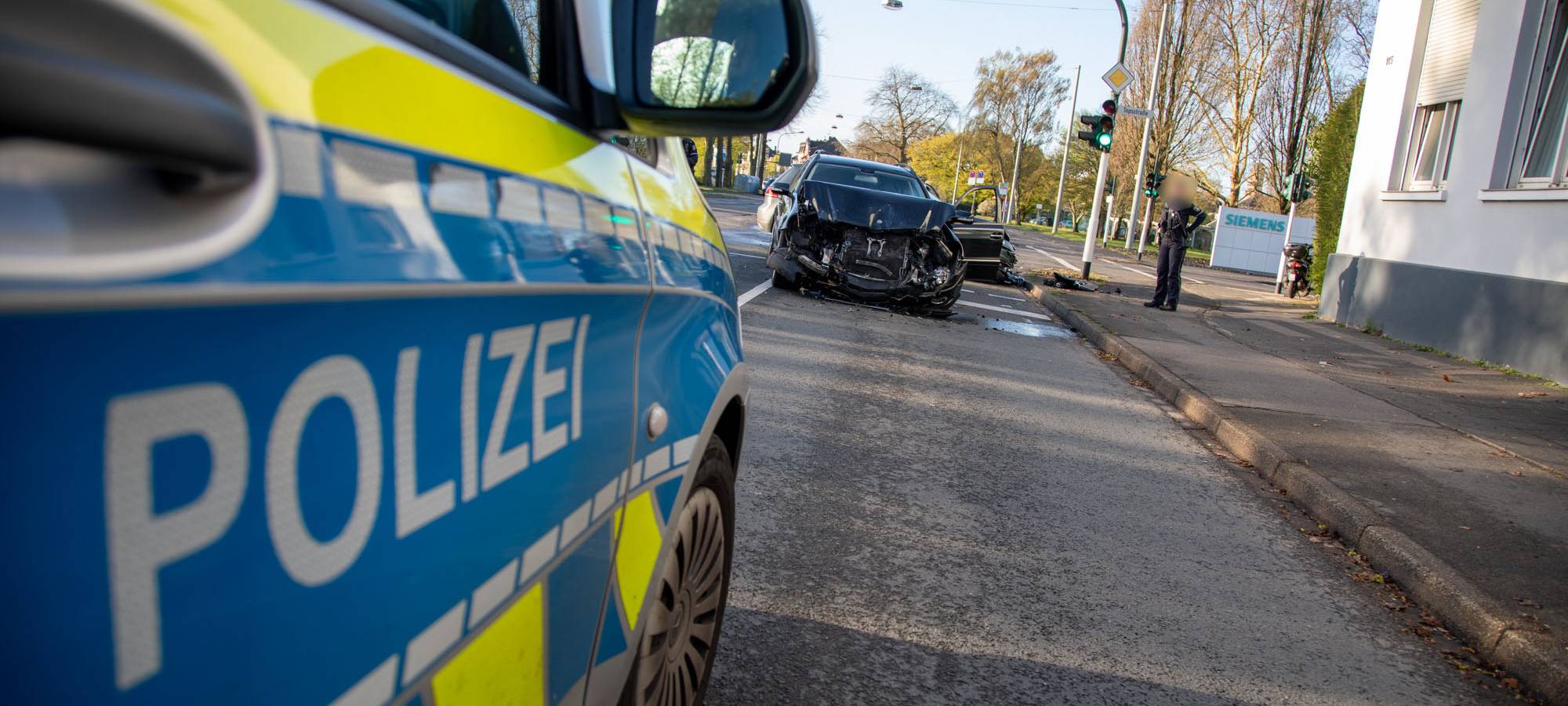 Kreuzungsunfall in Uerdingen: Zwei Verletzte
