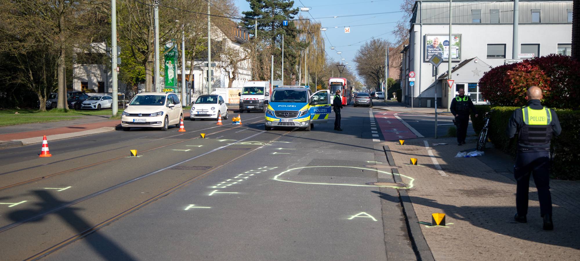 Fahrradfahrer in Krefeld schwer verletzt