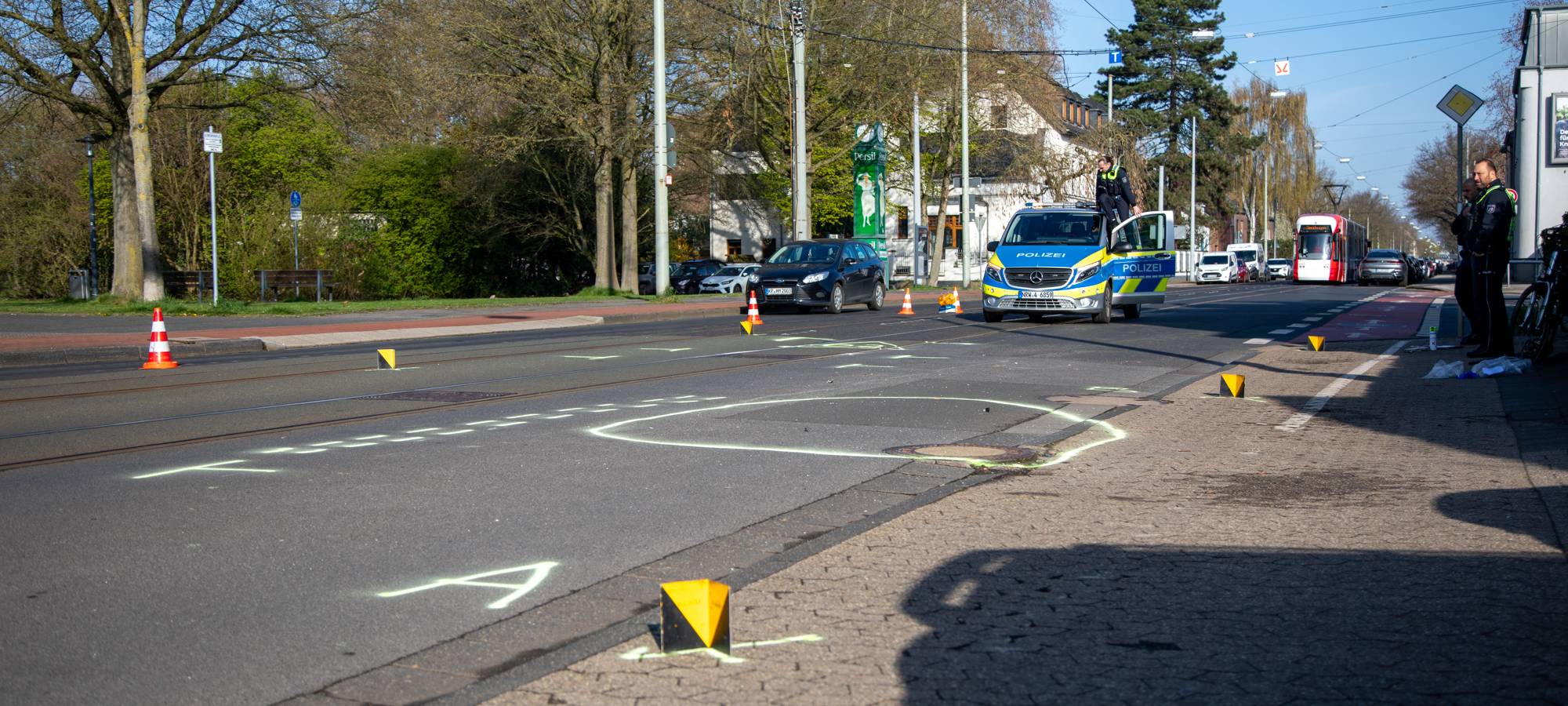 Fahrradfahrer in Krefeld schwer verletzt