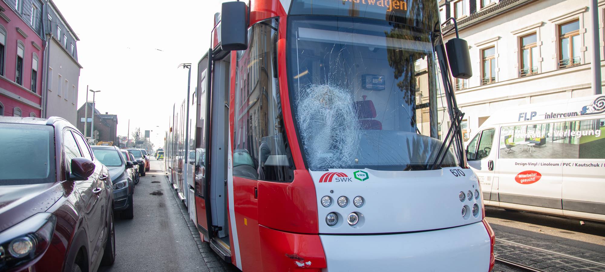 Fahrradfahrer in Krefeld schwer verletzt