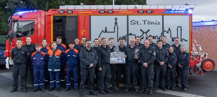 Feuerwehr Tönisvorst: Gruppenbild mit Manfred Sanders