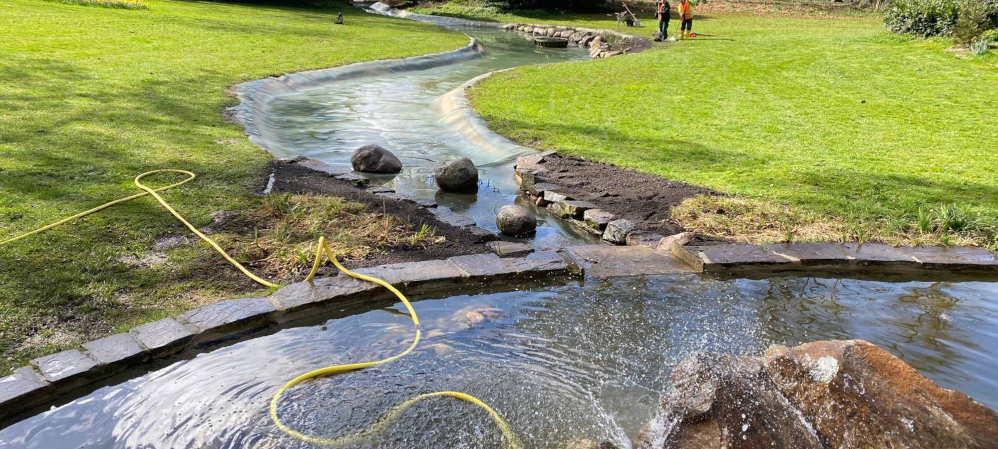 Bachlauf im Uerdinger Stadtpark erneuert