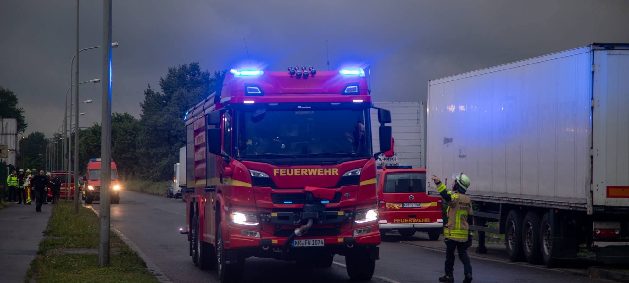 Entwarnung nach Großbrand im Krefelder Hafen
