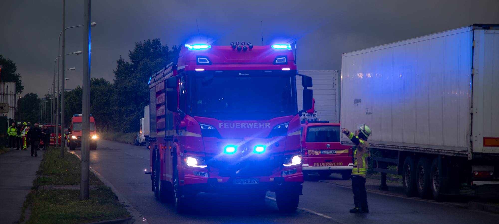 Entwarnung nach Großbrand im Krefelder Hafen