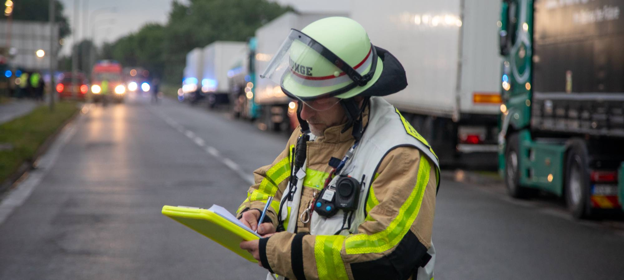 Entwarnung nach Großbrand im Krefelder Hafen