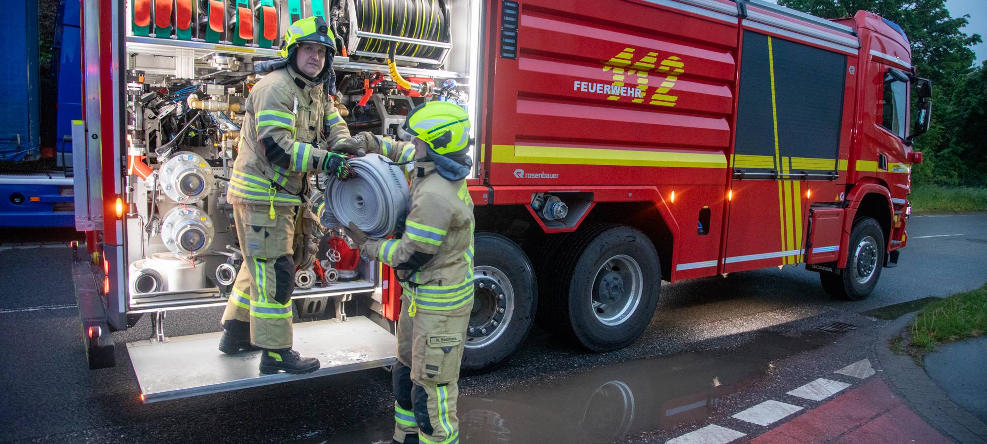 Entwarnung nach Großbrand im Krefelder Hafen