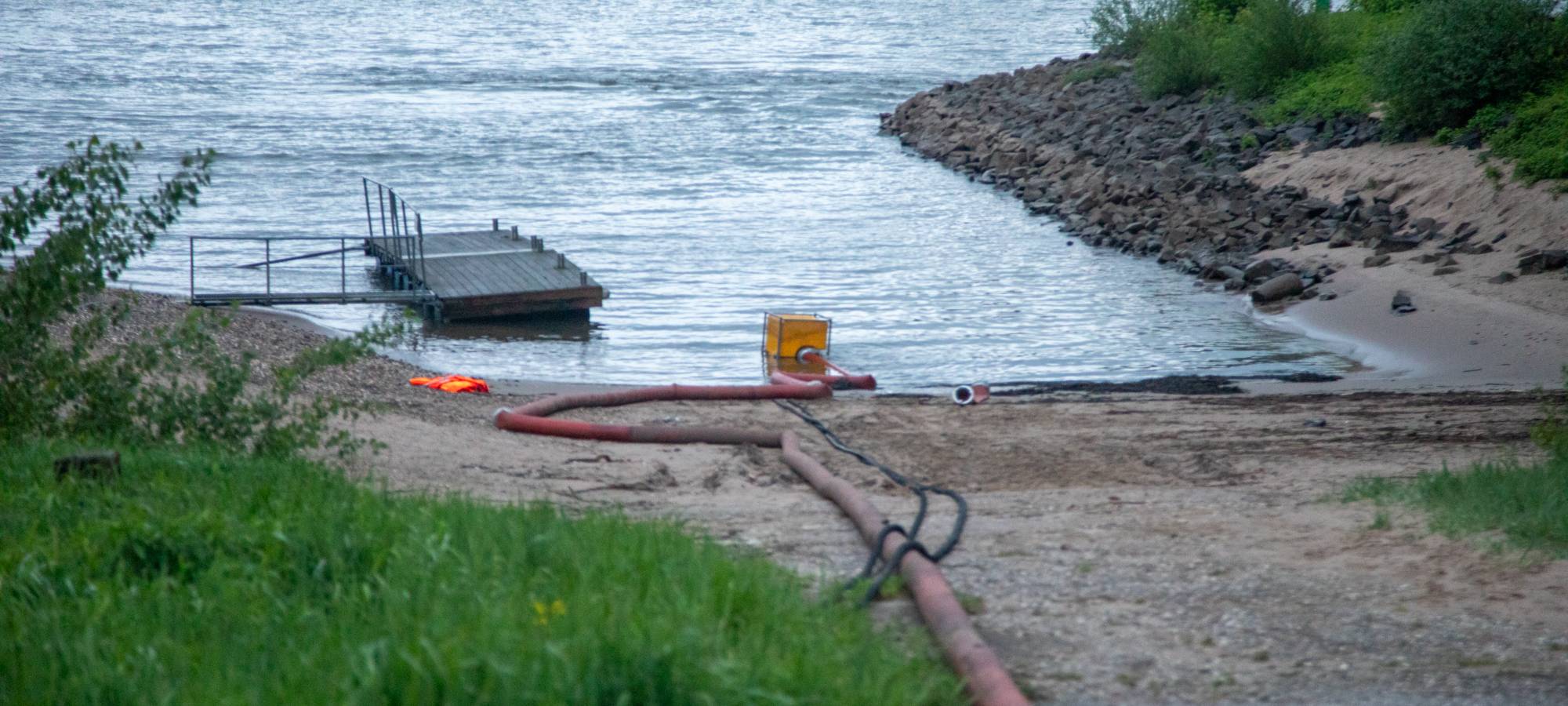 Entwarnung nach Großbrand im Krefelder Hafen