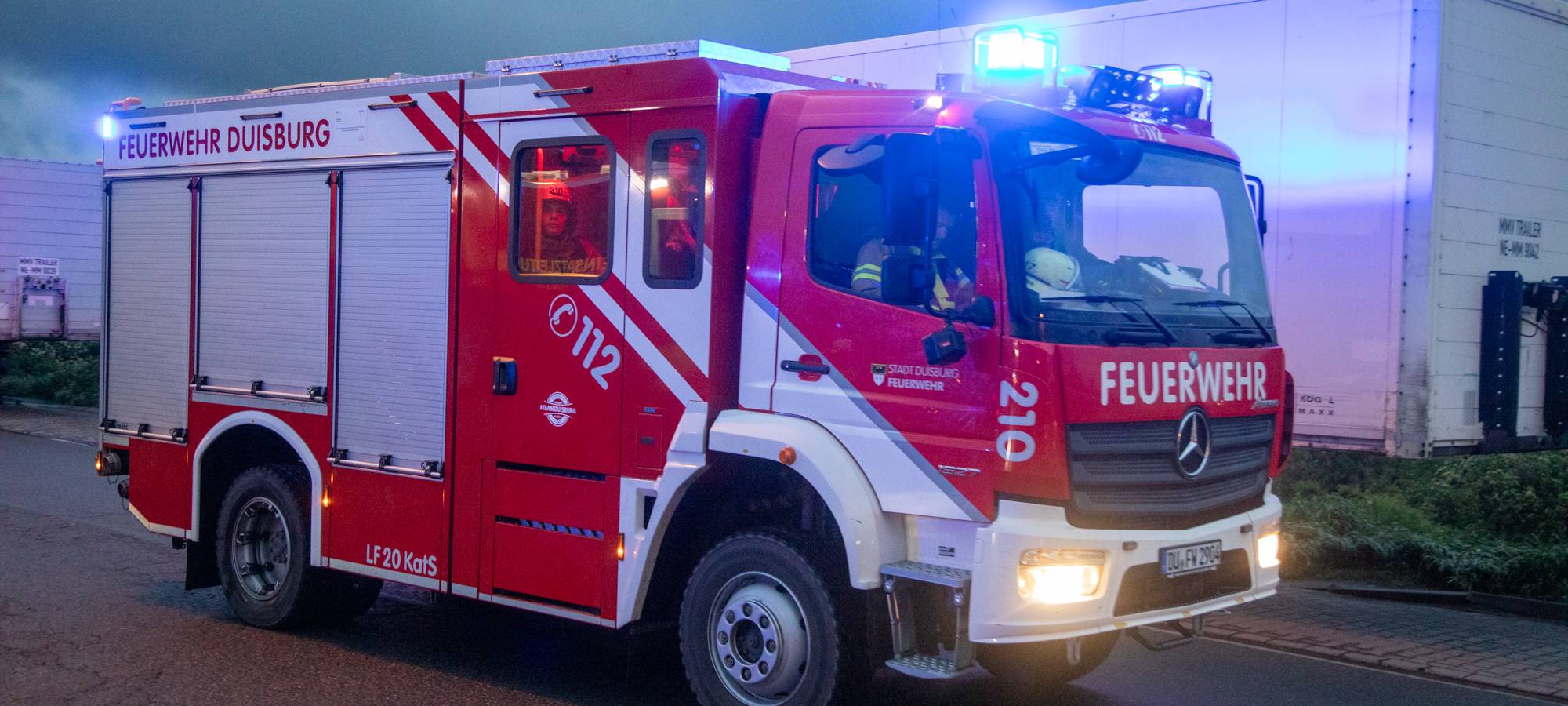 Entwarnung nach Großbrand im Krefelder Hafen