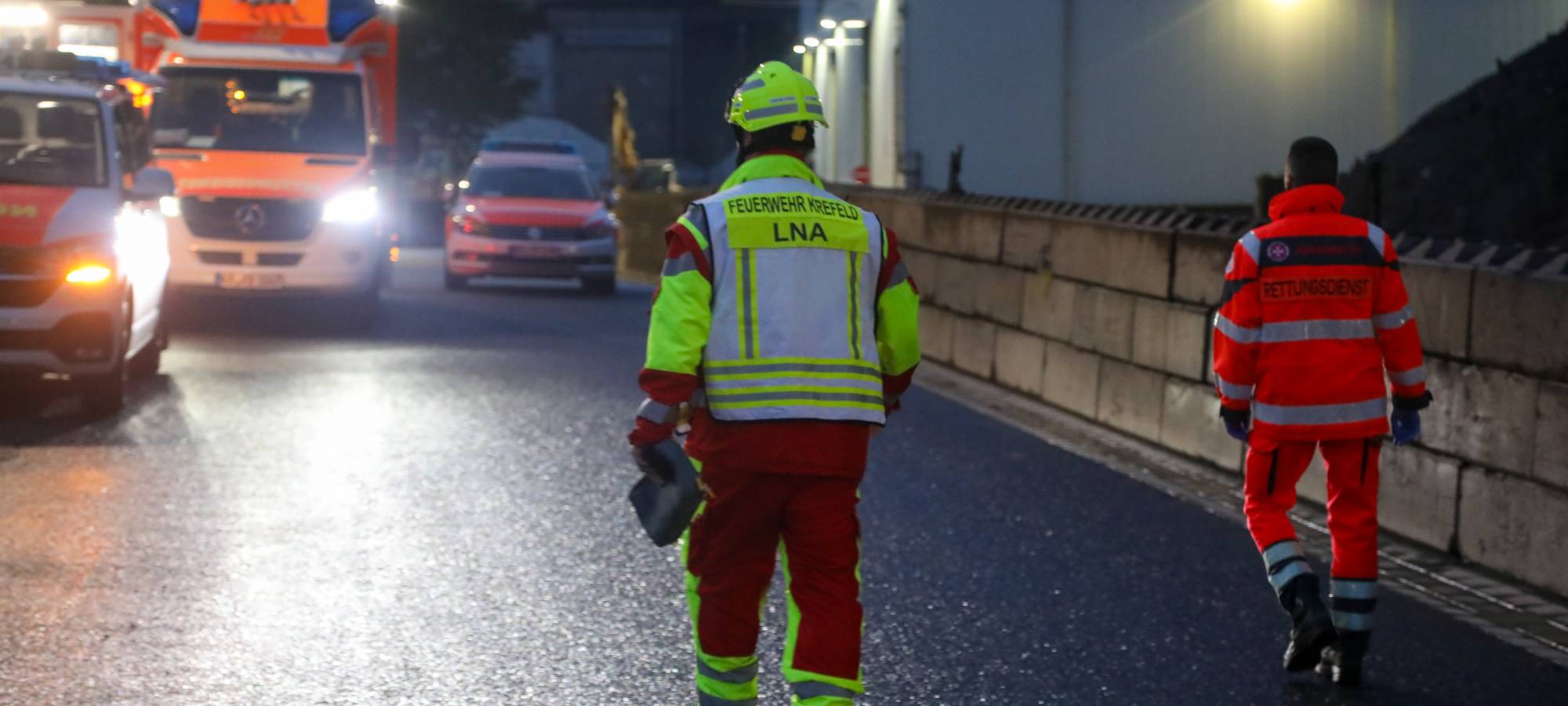 Entwarnung nach Großbrand im Krefelder Hafen