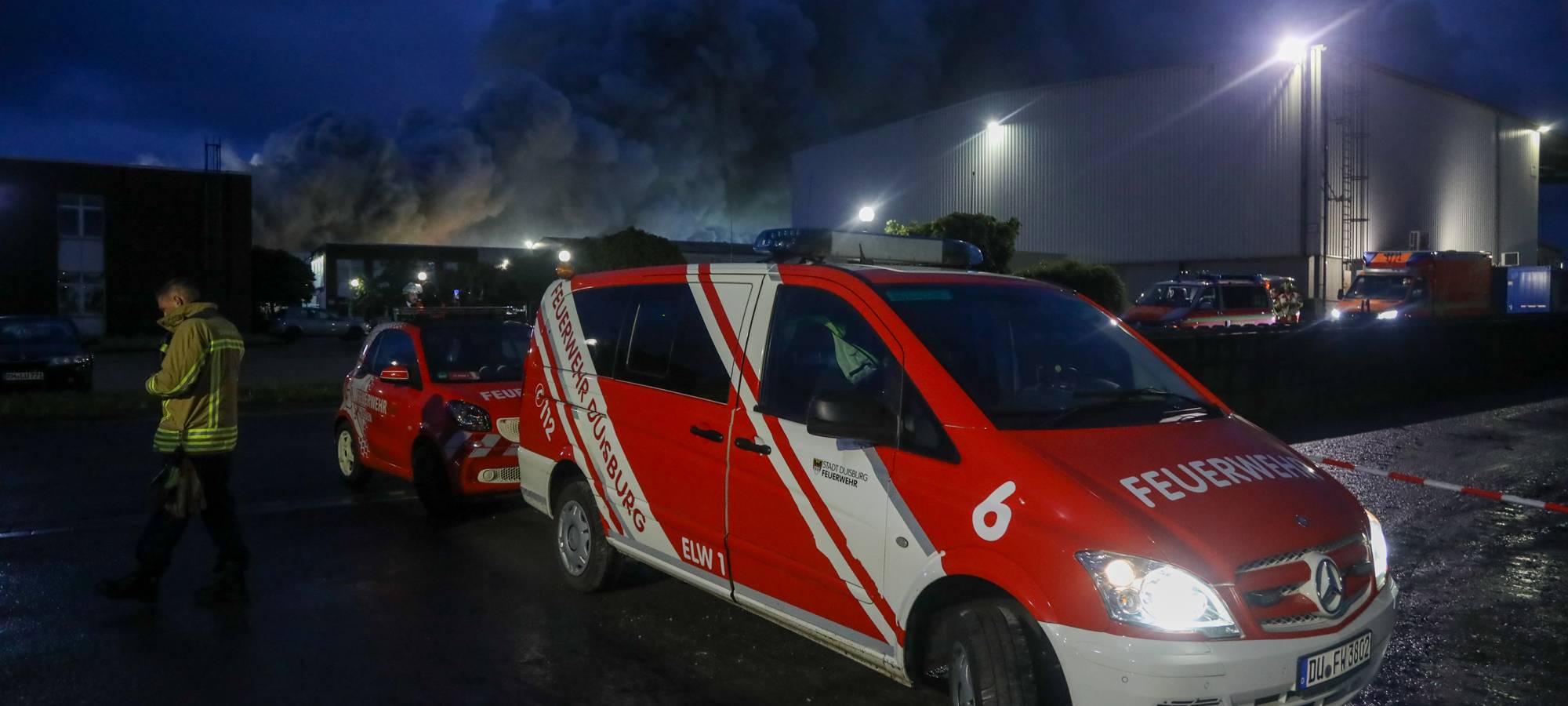 Entwarnung nach Großbrand im Krefelder Hafen