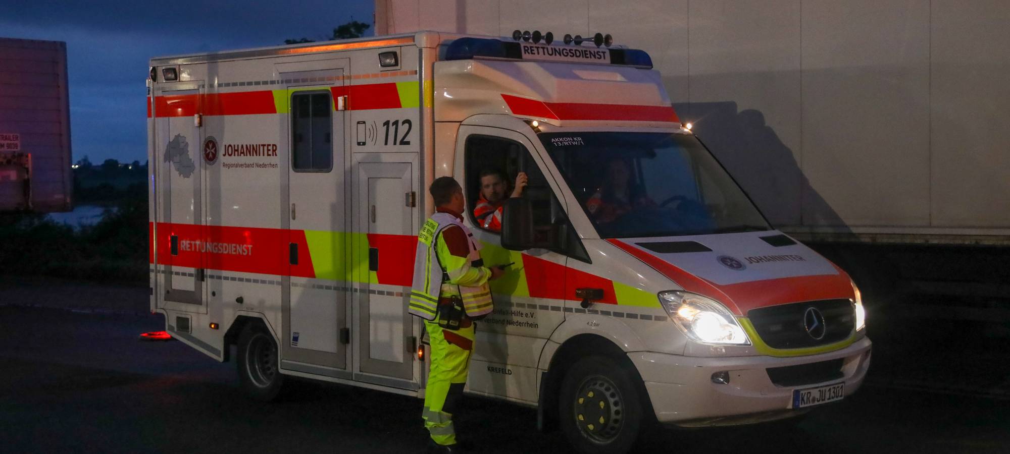 Entwarnung nach Großbrand im Krefelder Hafen