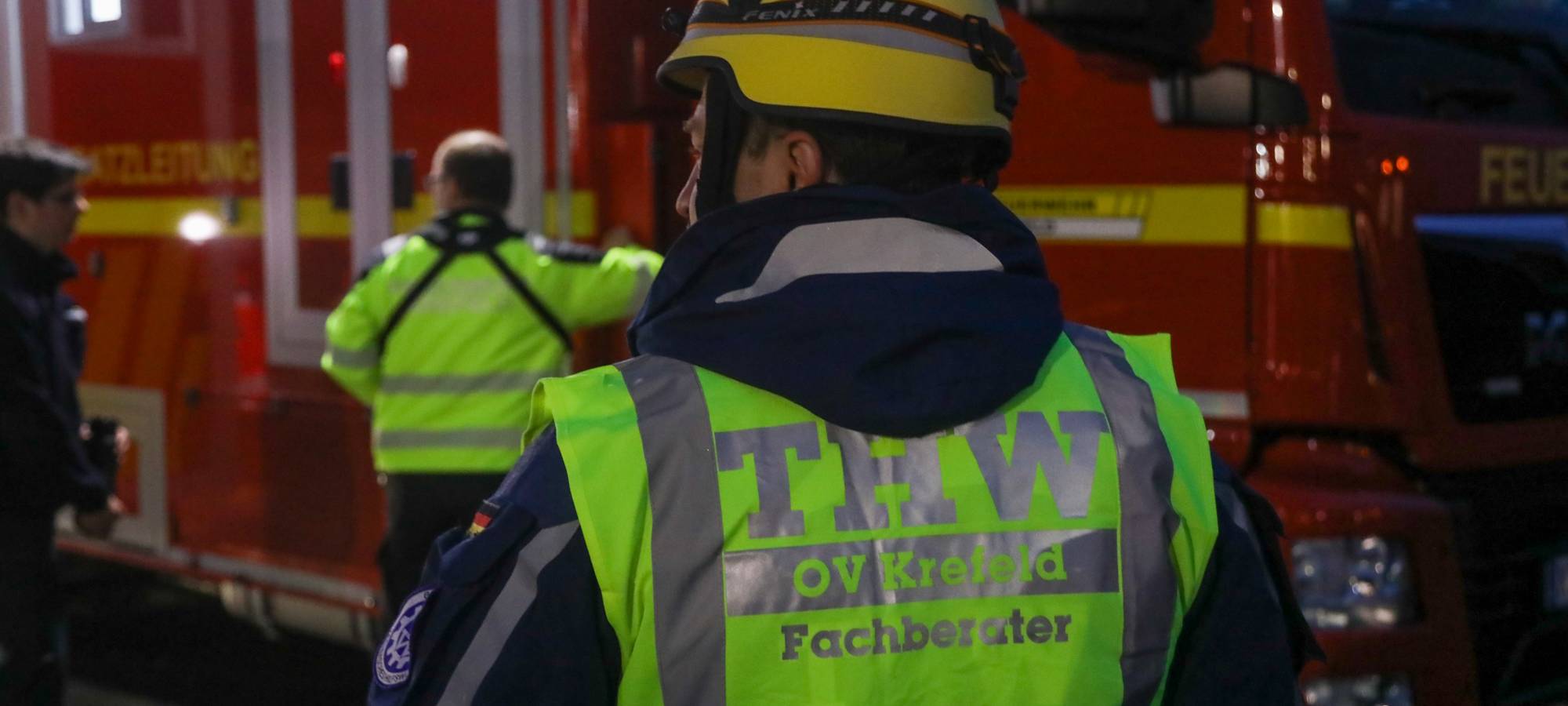 Entwarnung nach Großbrand im Krefelder Hafen