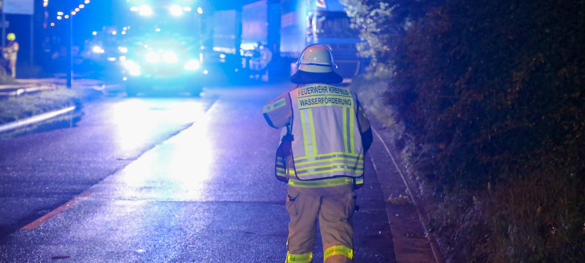 Entwarnung nach Großbrand im Krefelder Hafen