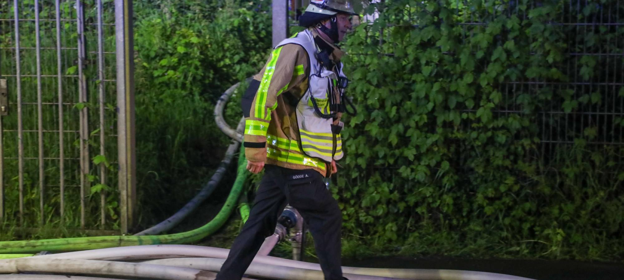 Entwarnung nach Großbrand im Krefelder Hafen